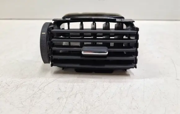 Toyota Avensis T250 Dash center air vent grill