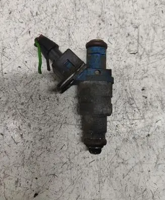 Volkswagen PASSAT B5 Fuel injector 06B133551