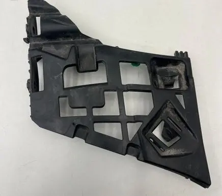 Front bumper mounting bracket