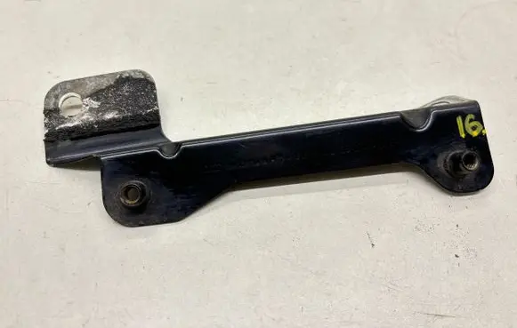 Audi A8 S8 D3 4E Fender mounting bracket 4E0810698B