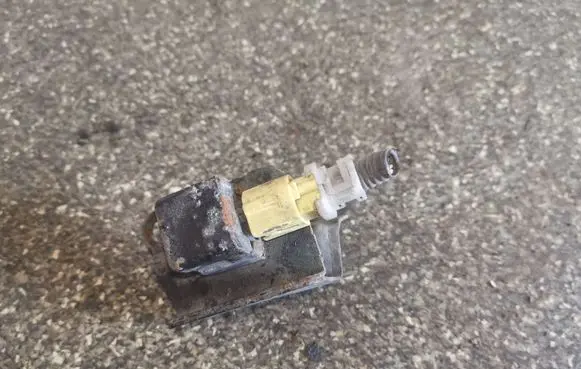 Toyota Avalon XX20 Airbag deployment crash/impact sensor 8917433040