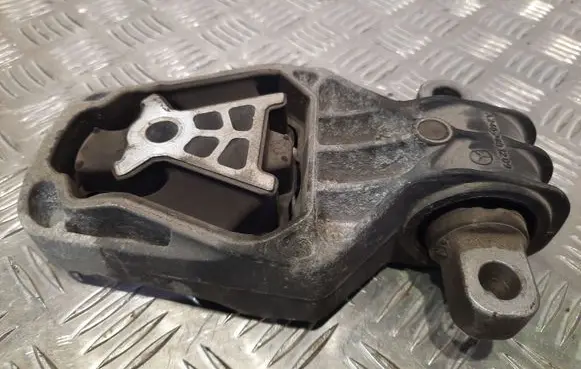 Mercedes-Benz CLA C117 X117 W117 Engine mount bracket A2462401209