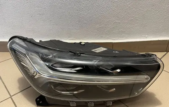 Volvo XC40 Headlight/headlamp 32342525