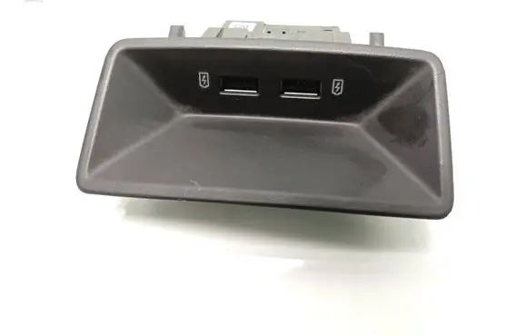 Seat Leon (5F) USB socket connector 5Q0035726L
