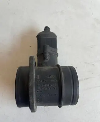 Volkswagen Golf V Mass air flow meter 038906461B 0281002531