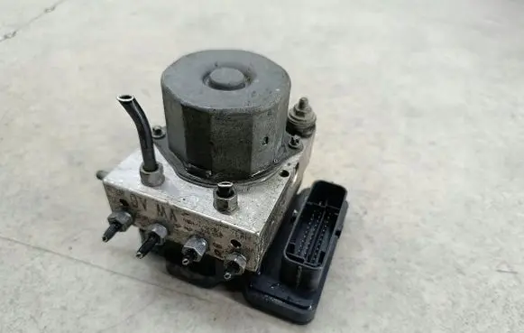 Seat Ibiza IV (6J,6P) ABS Pump 