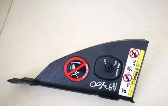 Land Rover Freelander 2 - LR2 Passenger airbag on/off switch ywl500050pvu