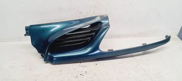 Renault Megane I Front bumper upper radiator grill 7700834200