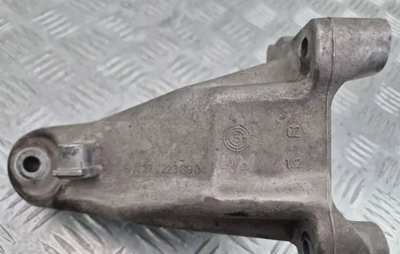 Mercedes-Benz E W212 Engine mounting bracket A2742233904