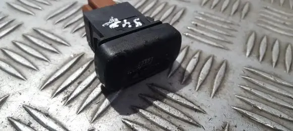 Nissan Primera Windscreen/window heater switch