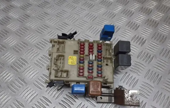 Nissan Primera Fuse box set 24350AV700
