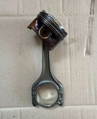 Skoda Octavia Mk4 Piston with connecting rod 04EAM