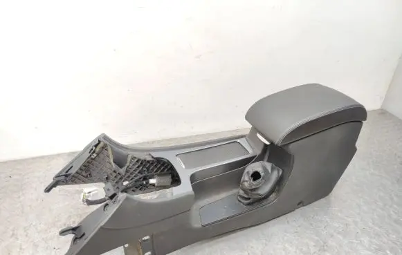 Ford Mondeo MK IV Center console CS71A045A20AA3ZHE 7S71A061B84 CS71A048W42AB3YYW