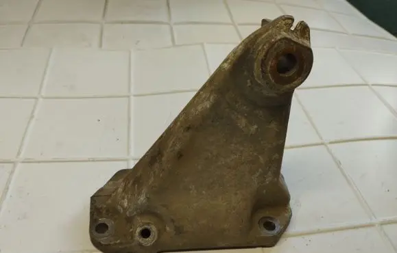 Mercedes-Benz E W211 Engine mounting bracket A1122232004