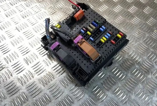 Volvo XC90 Fuse module 30728512 28017881 00006433693