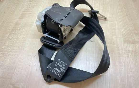 Audi A4 S4 B6 8E 8H Front seatbelt 6075200 8E5857807L