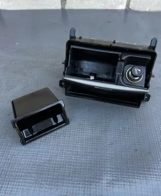 Toyota Avensis T270 Ashtray (front) 