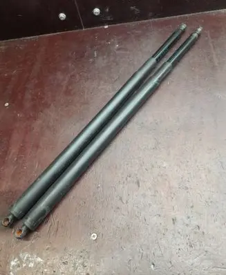 BMW 5 E60 E61 Tailgate strut 7061432
