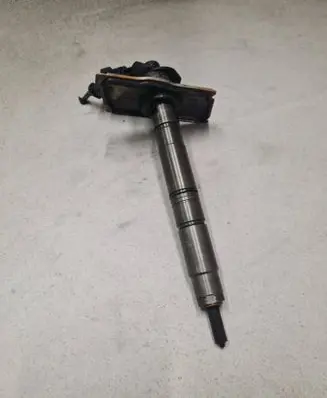 Volkswagen Golf VI Fuel injector 03L130277 0445116030