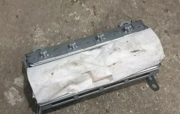 Toyota Yaris Knee airbag 