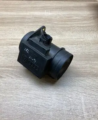 Volkswagen PASSAT B5 Mass air flow meter 074906461