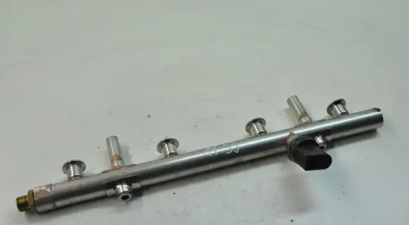 Volkswagen Golf VII Fuel main line pipe 06K133317G 06J906054C