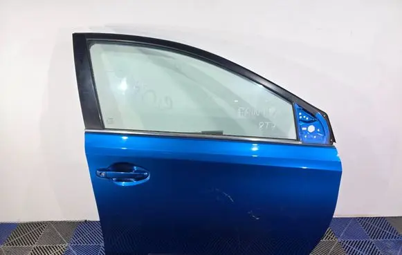 Toyota Auris E180 Front door PAINTCODE8T7