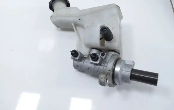 KIA Sportage Master brake cylinder 3L28144