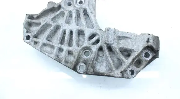 Opel Vivaro Engine mounting bracket 8200741750