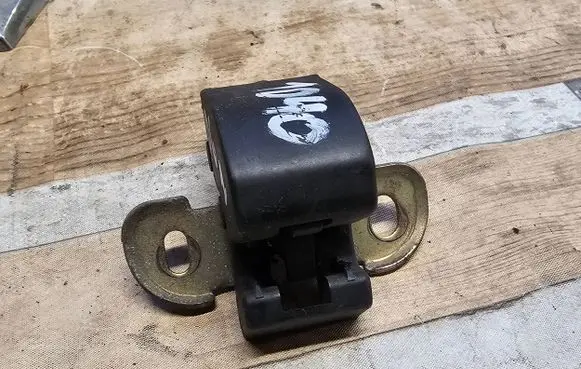 Renault Master II Loading door lock 352439F