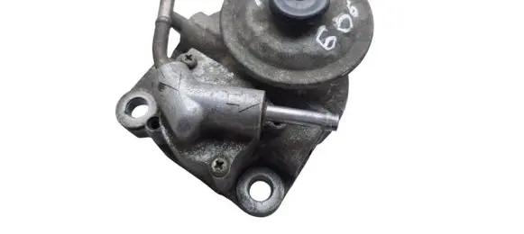 Toyota Avensis T250 Fuel filter bracket/mount holder 233800R010 233800R012 233800R011