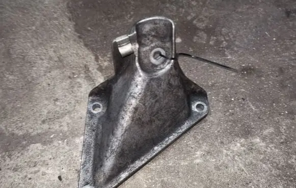 BMW 5 E60 E61 Engine mounting bracket 2211676114901