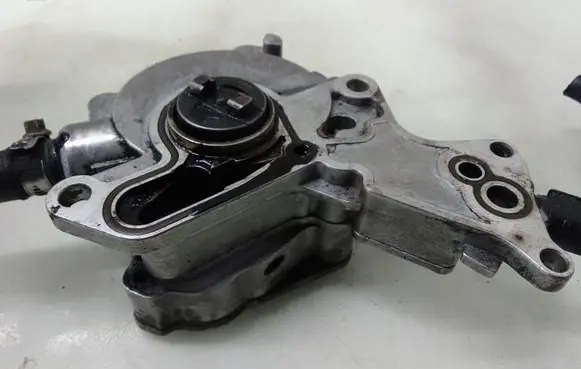 Seat Alhambra (Mk1) Vacuum pump 038145209A