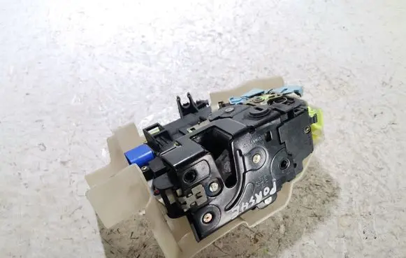 Porsche Cayenne (9PA) Rear door lock 7L0839016