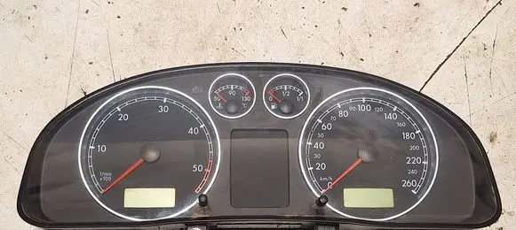 Volkswagen PASSAT B5.5 Speedometer (instrument cluster) 3B0920805A VWZ7Z0Y2992067
