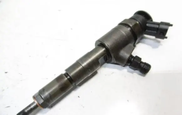 Peugeot 307 CC Fuel injector 0445110135