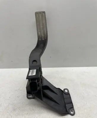 Ford Mondeo Mk III Accelerator throttle pedal 1S719F836BB 103100000074