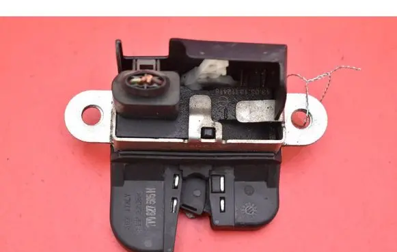 Volkswagen Touran I Tailgate/trunk/boot lock/catch/latch 1T0827505H