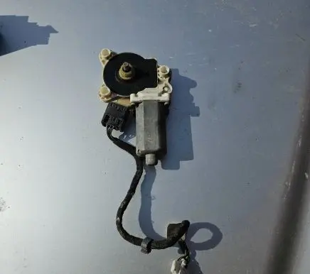 Mercedes-Benz E W211 Front door window regulator motor A2118203042 993627100