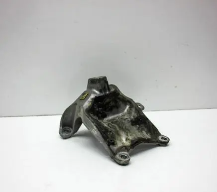 Engine mounting bracket