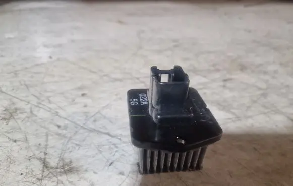 Suzuki Grand Vitara II Heater blower motor/fan resistor