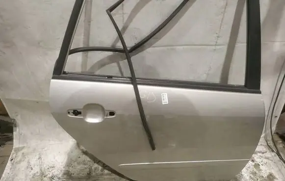 Toyota Corolla Verso E121 Rear door PILKOS
