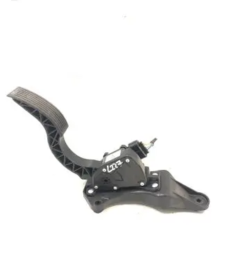 Hyundai Santa Fe Accelerator throttle pedal 327262B100 0574A2B100 172544