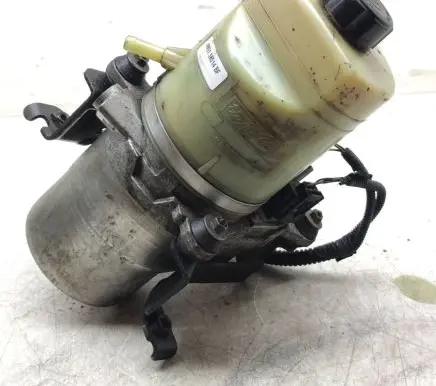 Ford Focus Power steering pump 1040085011094 4M513K514BF 3M513K738BB