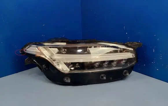 Volvo XC90 Headlight/headlamp 32228297 89912602