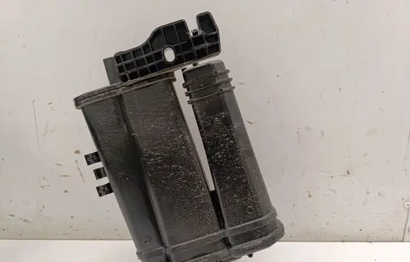 Active carbon filter fuel vapour canister
