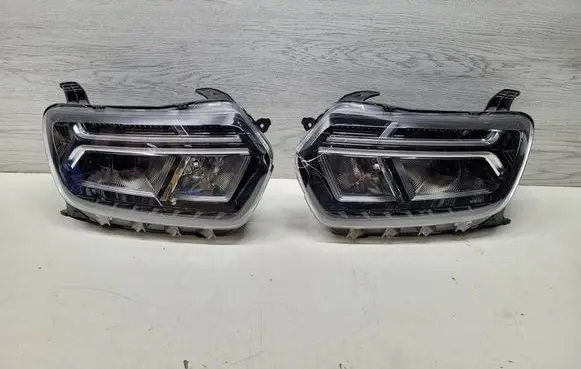 Dacia Duster II Headlight/headlamp 260101613R