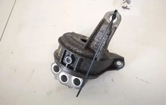Engine mount bracket