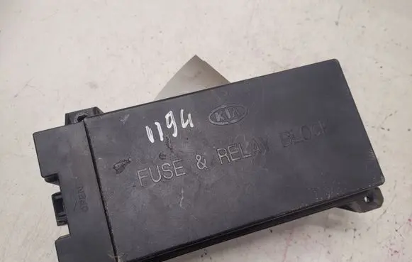KIA Sorento Fuse module 911613E010
