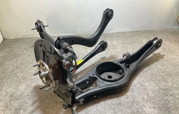 Rear wheel hub